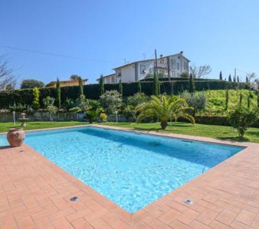 Amazing home in Fucecchio with 3 Bedrooms, WiFi and Outdoor swimming pool