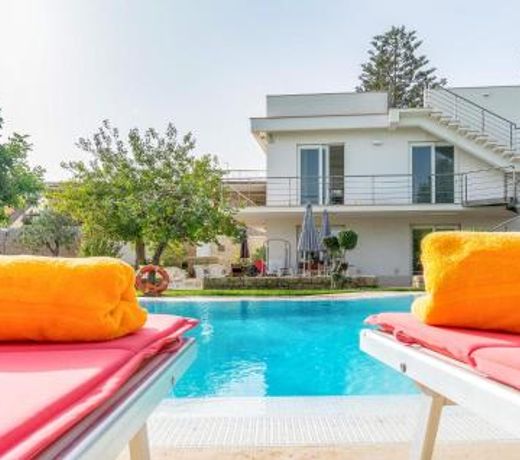 Beautiful home in Donnalucata with Outdoor swimming pool, WiFi and Swimming pool