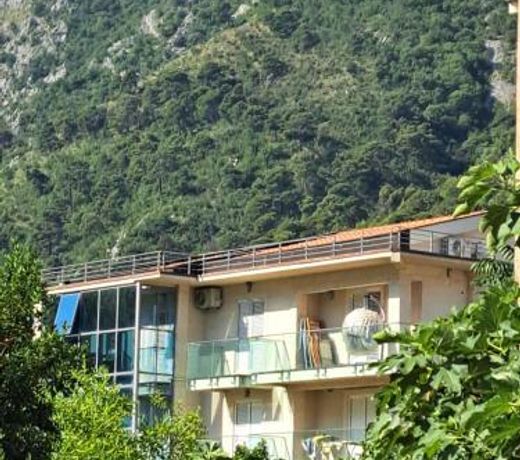 Apartments with sea view in Prcanj