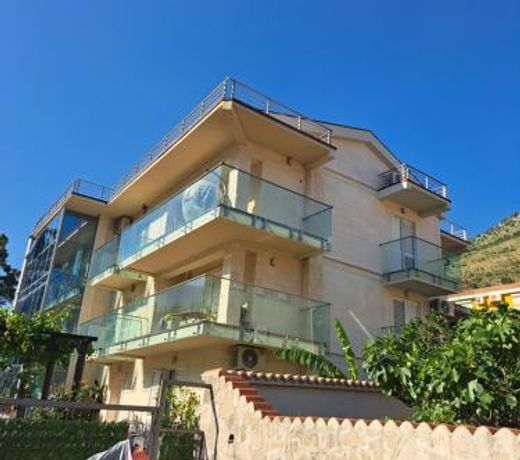 Apartments with sea view in Prcanj