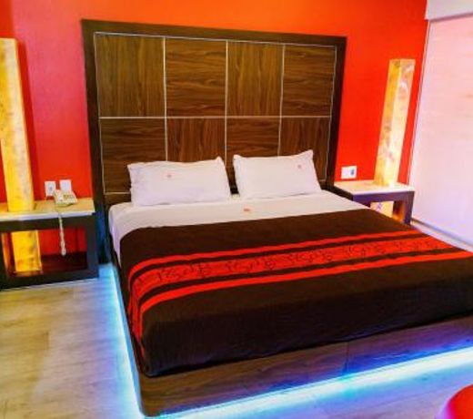 Plutarco Suites