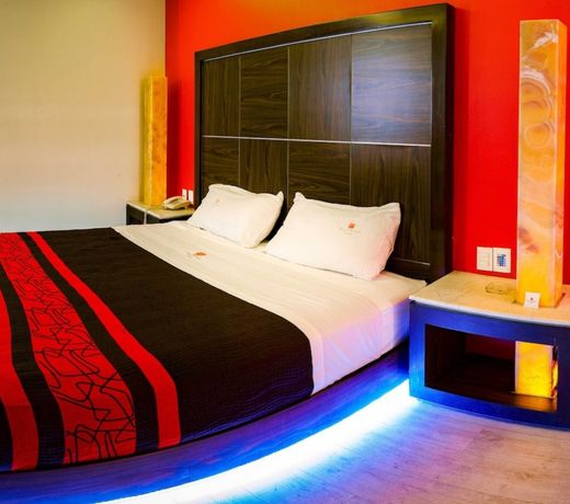 Plutarco Suites