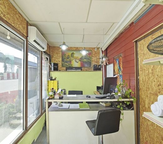 OYO 90535 Wakaf Bharu Inn