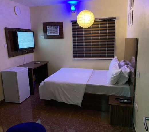 ONTARIO SUITES