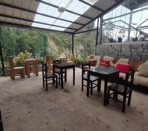 CASA SAPANTIANA con vista al bosque, cerca a Sacsayhuaman