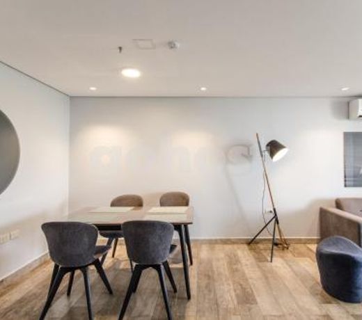 Encantador Apartamento en Villa Morra 1D004