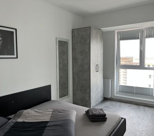 Cozy 2-Room Penthouse Lakeview W14