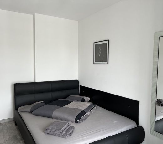 Cozy 2-Room Penthouse Lakeview W14