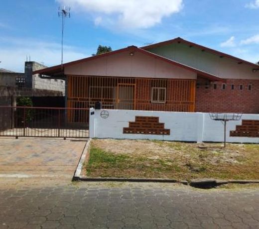 Stunning 3-Bed House in Paramaribo Suriname