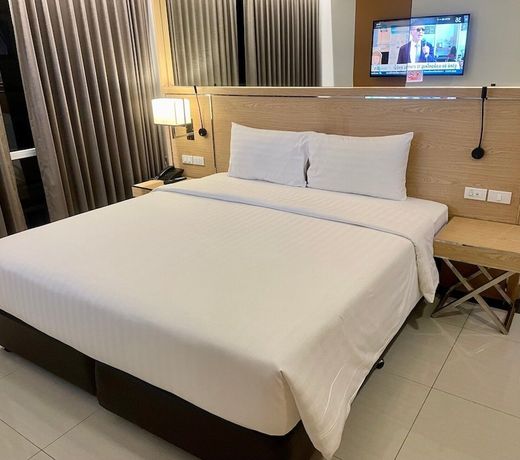 FX HOTEL NANA
