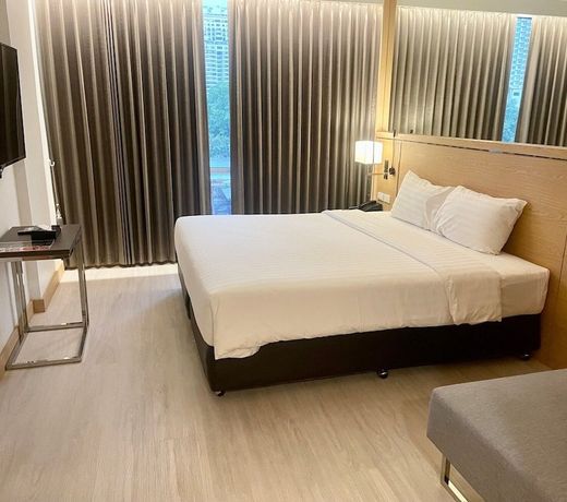 FX HOTEL NANA