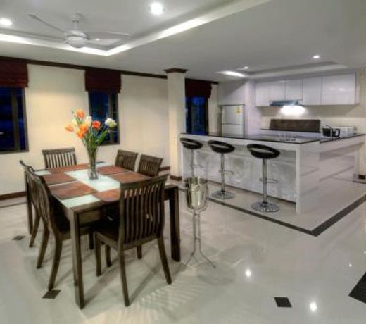 Emerald Beach-Front Apartments Fishermans Village