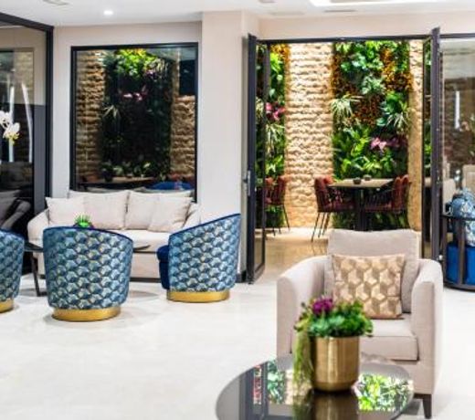 Aprilis Deluxe Hotel