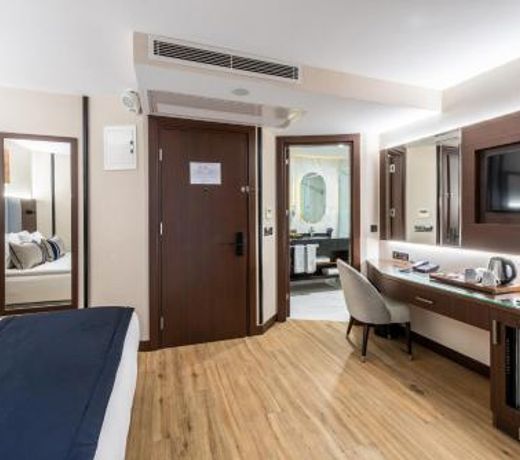 Aprilis Deluxe Hotel