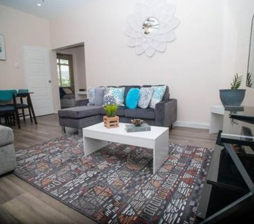 RayneBow Chateau - Chic City Getaway