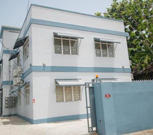 RayneBow Chateau - Chic City Getaway