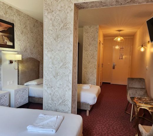 HOTEL ROYAL