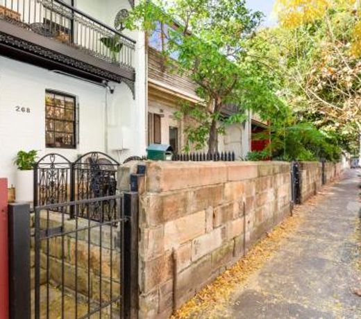 Beautiful 2-Bed Terrace House with Outdoor Areas