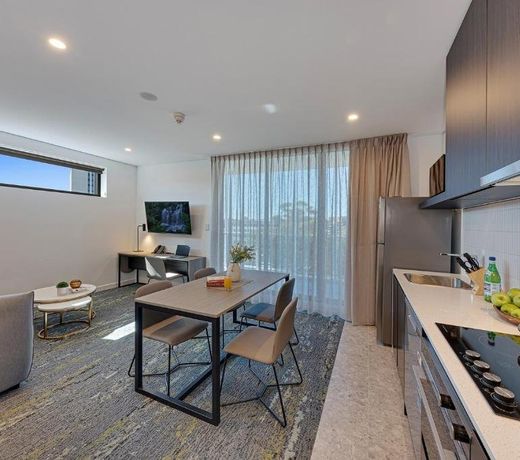Littomore Suites Kingswood