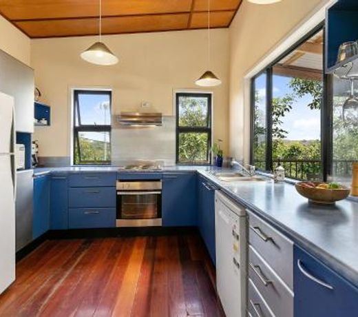 COASTING - Straddie Style Beach House