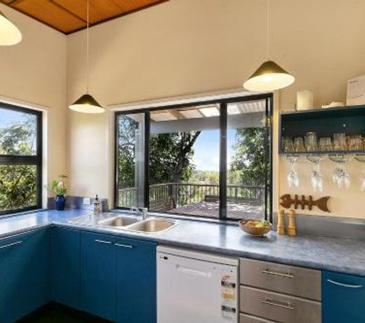 COASTING - Straddie Style Beach House