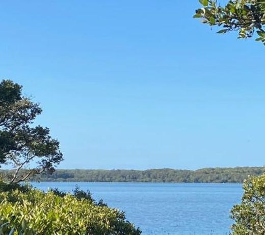Bailey's Retreat - Pet Friendly Waterfront - 10 Mins Walk to Beach - Fireplace and Firepit