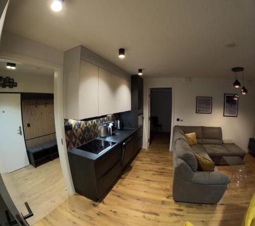 Luxusní apartmán GRAND v centru Harrachova se saunou, wallboxem EV, parkováním zdarma, Netflix a HBO, velkým balkonem a výhledem na Čertovu horu ,sjezdovku a skokanské můstky