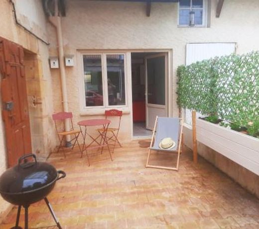Snug holiday home in Bergerac with terrace