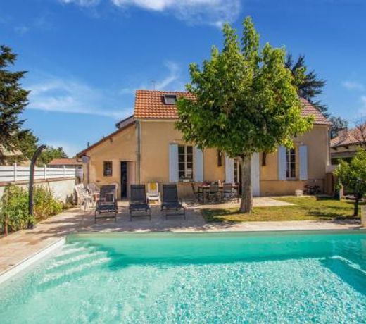 Spacious holiday home in Bergerac with private pool
