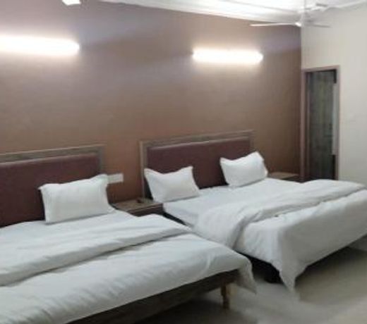 Hotel Diamond Leaf