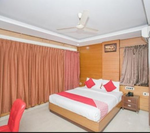 WesternSuites Hotel / Spa