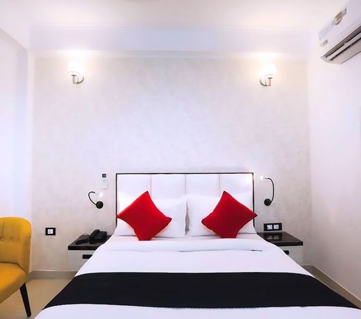 M K HOTEL AND RESTAURANT