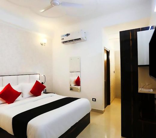 M K HOTEL AND RESTAURANT