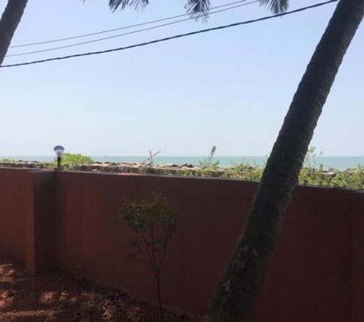 Kizhunna rock beach house