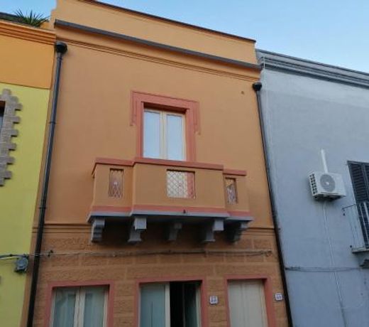 Appartamento su palazzina storica in centro a Sant'Antioco