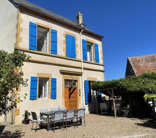 GÃ®te Pierrefitte-sur-Loire, 6 piÃ¨ces, 12 personnes - FR-1-489-387