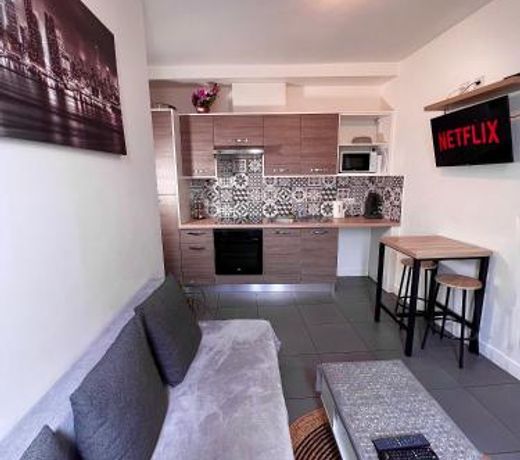 Appartement Paris Metro Hoche