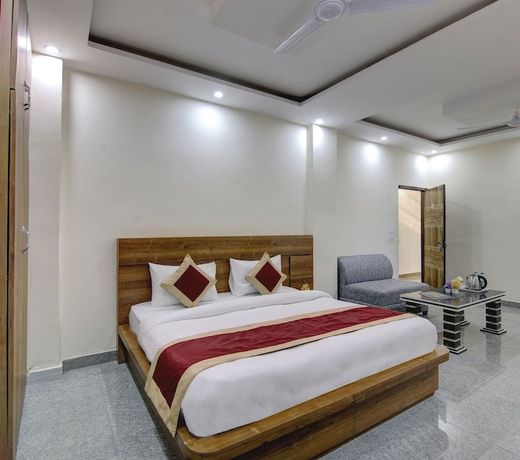 Hotel Premier Noida 135