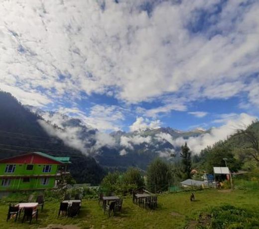Shiva mountain guest house & Cafe