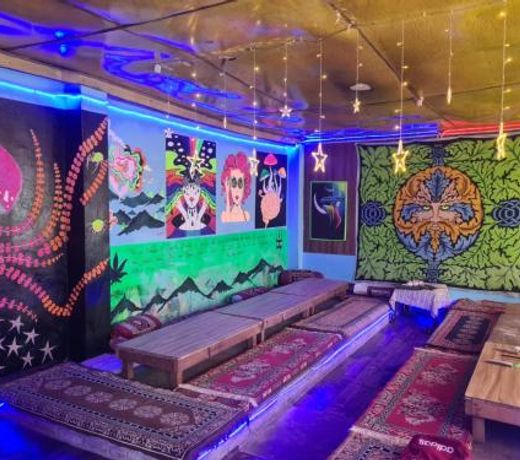 Shiva mountain guest house & Cafe
