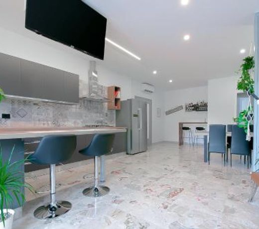 Alle Porte Del Centro - Guest House - Reggio Emilia - Ingresso Centro Storico - Parcheggio Gratuito