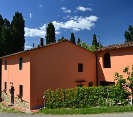 Centrally located for the cities of art in Tuscany in a picturesque area