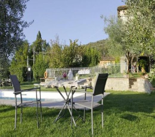 Centrally located for the cities of art in Tuscany in a picturesque area