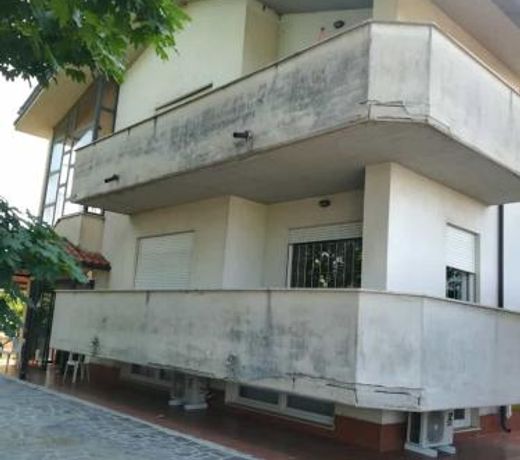 OLD CLUB