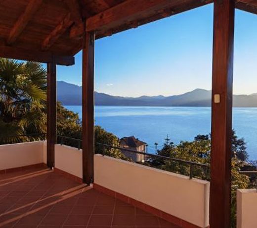 Schaake Lago Maggiore 100M from beach