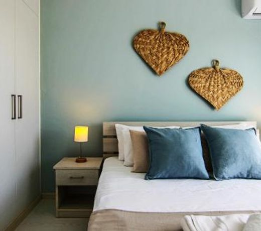 Phaedrus Living: City View Fountain Court 113