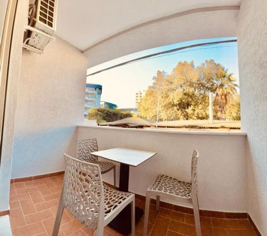 Flors Apartments