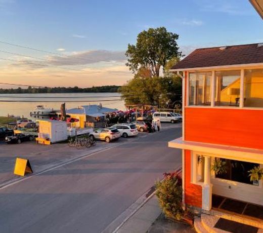 Hotel Wolfe Island
