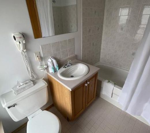 Hotel Wolfe Island