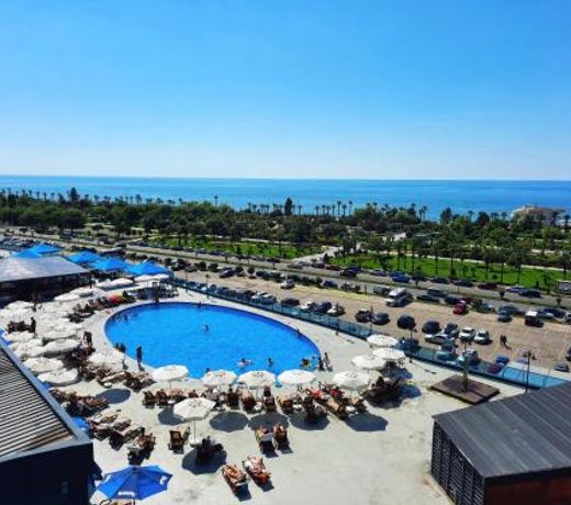 Euphoria Shangrila Sea View Swimming Pool